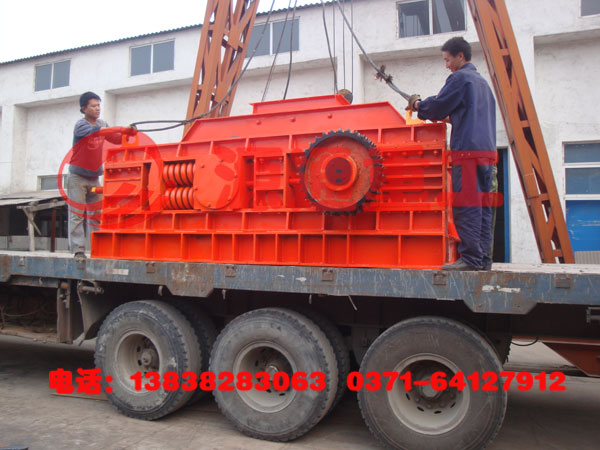 大（dà）型對（duì）輥式破碎機